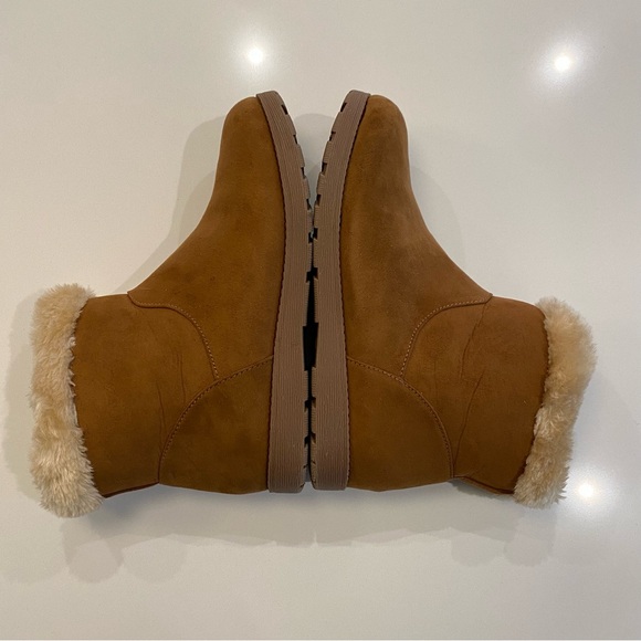 Cat & Jack Girls Faux Suede boots size 5 - Picture 5 of 8